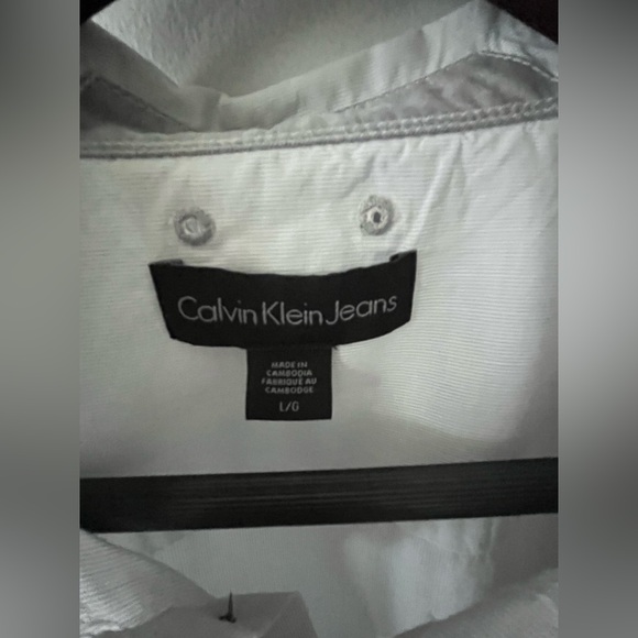 Men’s Calvin Klein size L, light grey button-up shirt NWOT - Picture 4 of 9